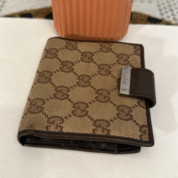 Gucci man’s wallet in decent condition used but still good - Picture 2 of 14